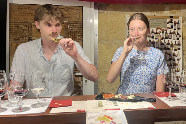 Laissez-vous guider par vos sens pour reconnaitre la richesse des arômes du vin