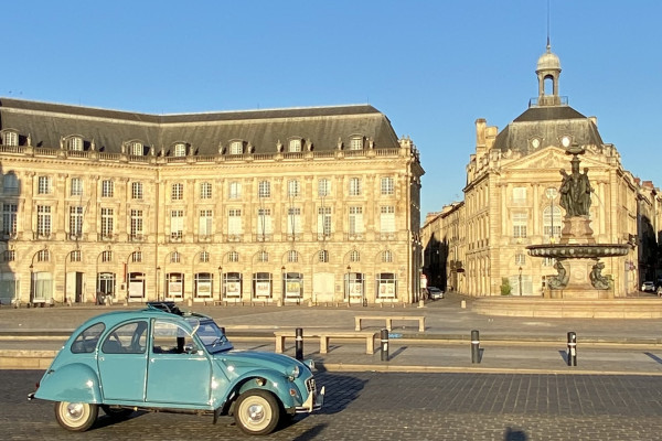 Visite unique de Bordeaux en Citroën 2cv
