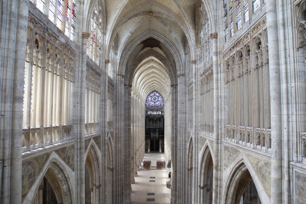 Nef avec orgue©Henry DECAENS