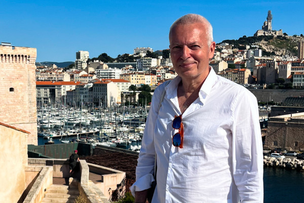 Sur chaque point de vu, la narration et l'évolution de la ville