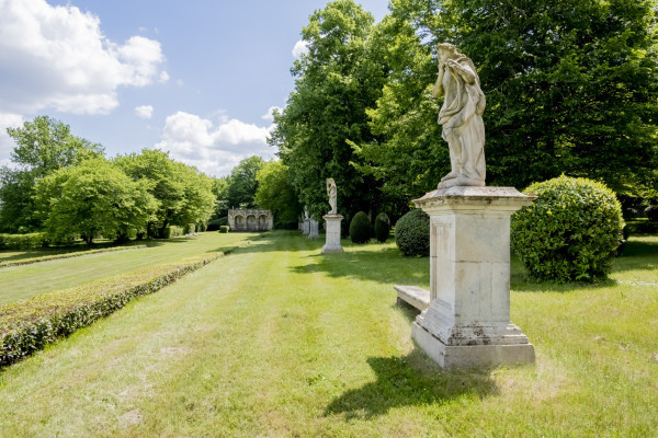 Allées des statues
