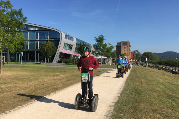 Le départ de notre tour de Bonn en Segway, qui dure environ 120 minutes, se situe à Bonn-Oberkassel, dans la Karl-Duwe-Straße.