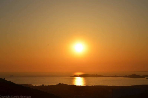coucher de soleil en mer à Marseille
