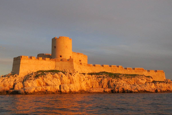 coucher de soleil en mer à Marseille, au Frioul