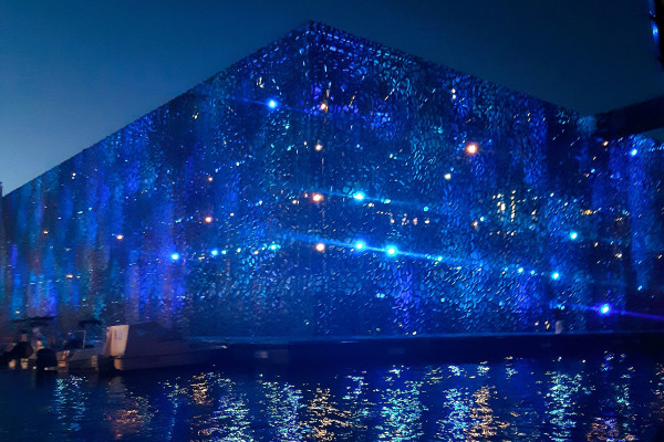 Retour au Vieux-Port de nuit