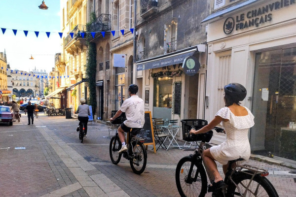 Explore la route des vins de Bordeaux à Saint-Emilion en vélo électrique