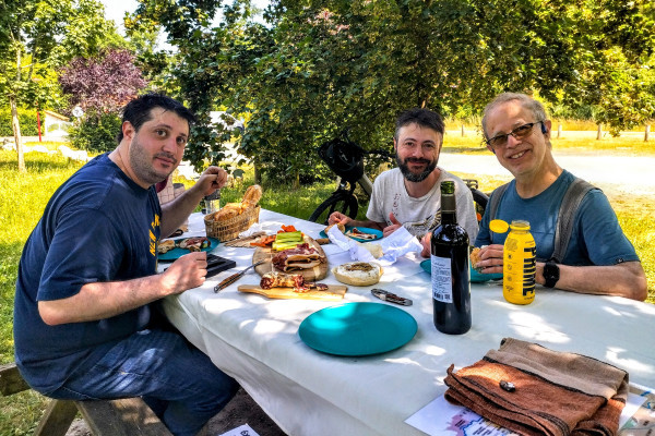 Bordeaux Bike Tours : E-bike or Gravel Bike, French Picnic Lunch and wine tasting in a family owned winery