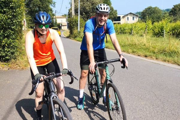 Aventure gravel quittant Bordeaux vers la campagne.