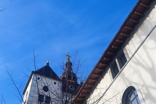 Vue contre plongée dôme des 4 tours