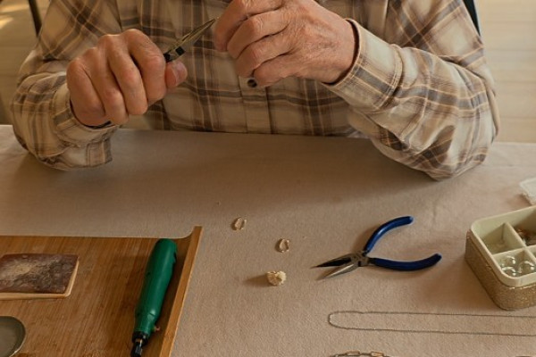 vous montez votre bijoux, sans avoir besoin de compétence en bijouterie, mais toujours bien accompagné