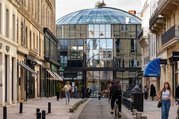 Place des Grands Hommes Vert Bordeaux