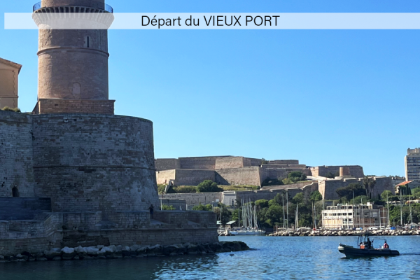 après avoir fait le tour du Vieux port à Pied, embarquement sur un semi-rigide pour découvrir la suite des décors utilisés dans le roman