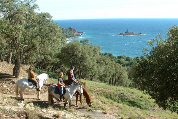 Les 3 Fers - Balade à cheval vue sur l'île d'or