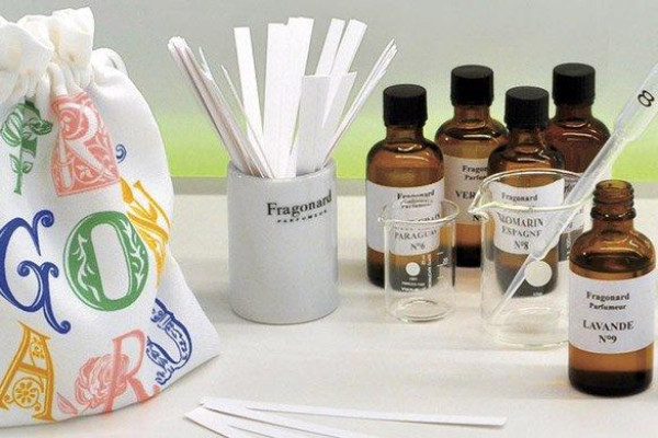 Bon cadeau "Atelier apprenti parfumeur"