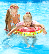 Schwimmen in einem Freibad in Düsseldorf